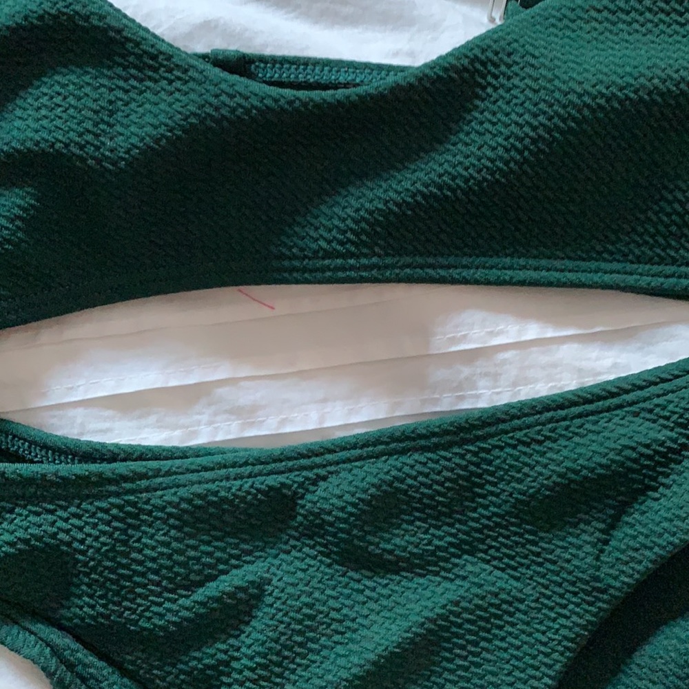 Green bikini - Picture 2 of 3